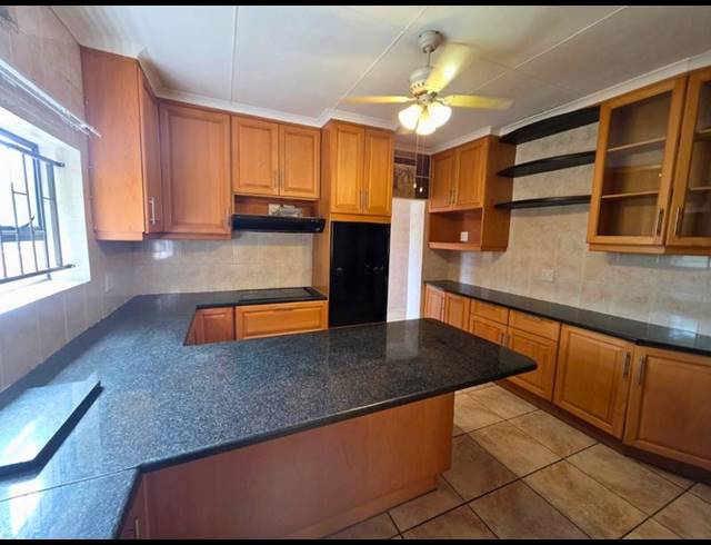 3 BEDROOM HOUSE FOR SALE IN HARTENBOS CENTRAL